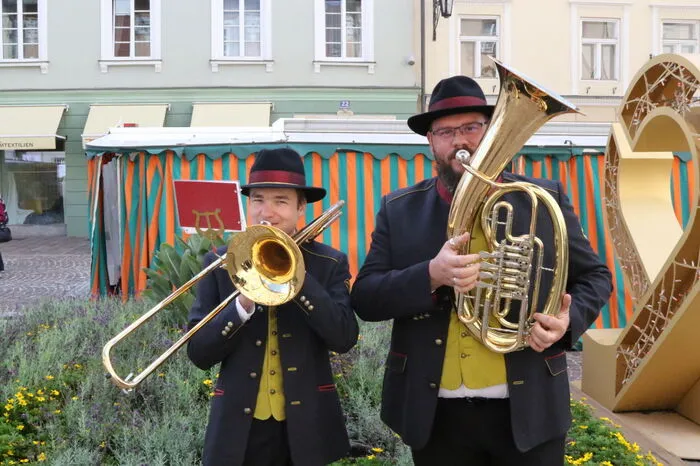 Die EMV-Stadtkapelle St. Veit umrahmte die würdige Feier musikalisch.