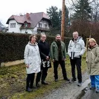 Anrainer vor der Villa in Eggenberg, für die es bereits eine Abbruchbewilligung gibt