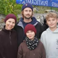 Unter dem Motto „Zusammenkommen, stehen, reden, tun“ blieb beim Erdapfelfest in Thannhausen zwischen den kulinarischen Genüssen genügend Zeit für Begegnungen und Gespräche