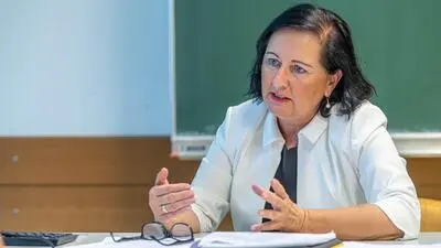 Elisabeth Meixner über Problemstellen an Schulen 