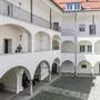 Die 80-jährige Brunhilde Bernsteiner lebt seit ihrer Kindheit in der „Villacher Burg“