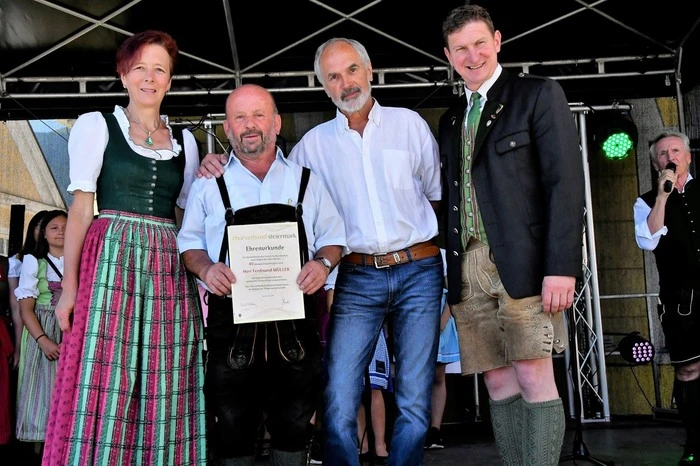Ferdinand Müller wurde vom Chorverband Steiermark für 40-jährige "Verbundenheit zum Singen im Chor" mit dem "Goldenen Lorbeerkranz" ausgezeichnet.