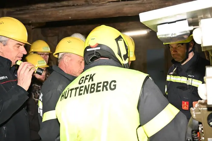 Organisiert wurde die Übung vom Leiter des Bezirkseinsatzstabes, Raffael Kalt, vom Landesfeuerwehrkommando Kärnten (im Bild rechts). Planung, Versorgung und Logistik übernahm die Freiwillige Feuerwehr und die Gemeinde Hüttenberg.