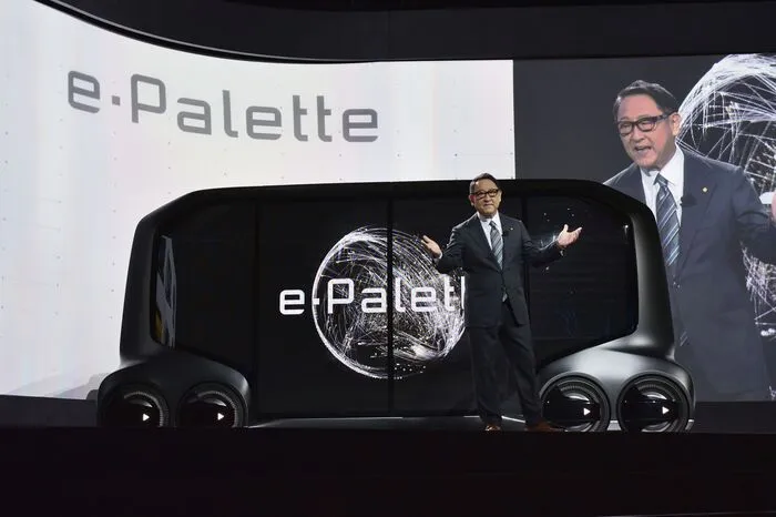 "Heute müssen Sie zum Laden fahren, morgen kommt der Laden zu Ihnen", nannte Firmenchef Akio Toyoda ein Beispiel auf der Technik-Messe CES in Las Vegas.