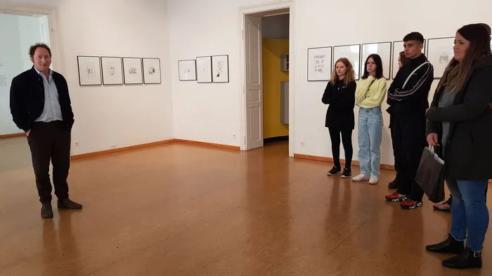 Klicken Sie sich durch die Fotos vom Workshop mit Cartoonist Oliver Ottitsch im Kunsthaus in Köflach.