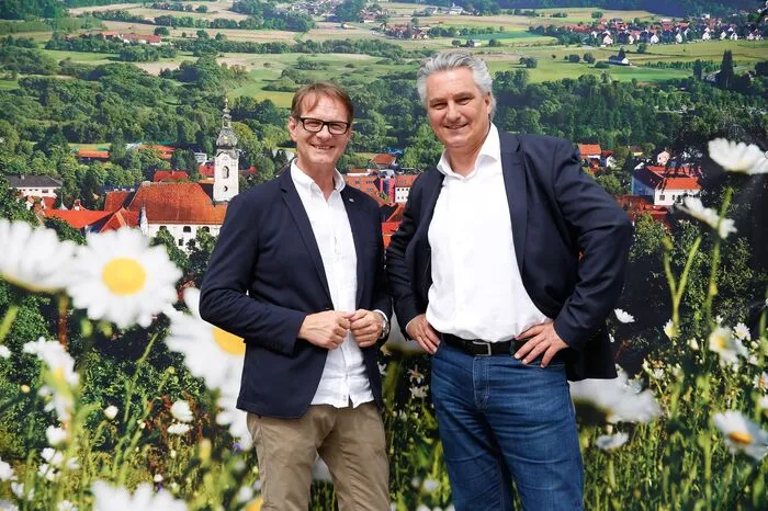 Der Hartberger Bürgermeister Marcus Martschitsch mit dem Chefredakteur der Kleinen Zeitung, Hubert Patterer beim Fest.