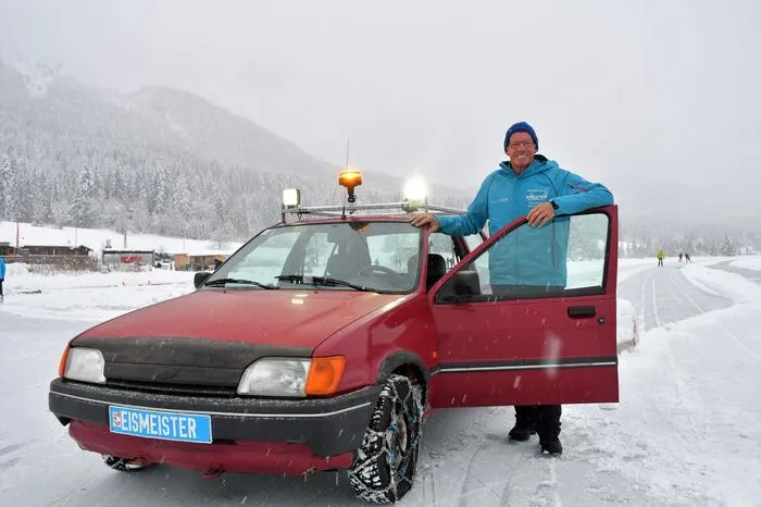 Eismeister Norbert Jank und sein Team haben ihr Bestes gegeben, dem See eine Bahn abzuringen.