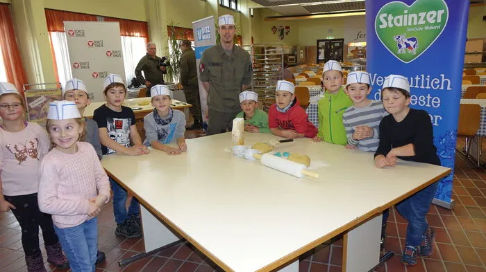 Mit viel Elan ging es an das Keksebacken.