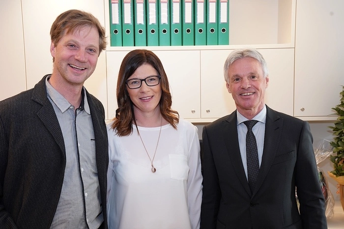 Martin Lackner, Amtsleiter von Oberdrauburg, Sigrid Gussger und Bürgermeister Stefan Brandstätter.