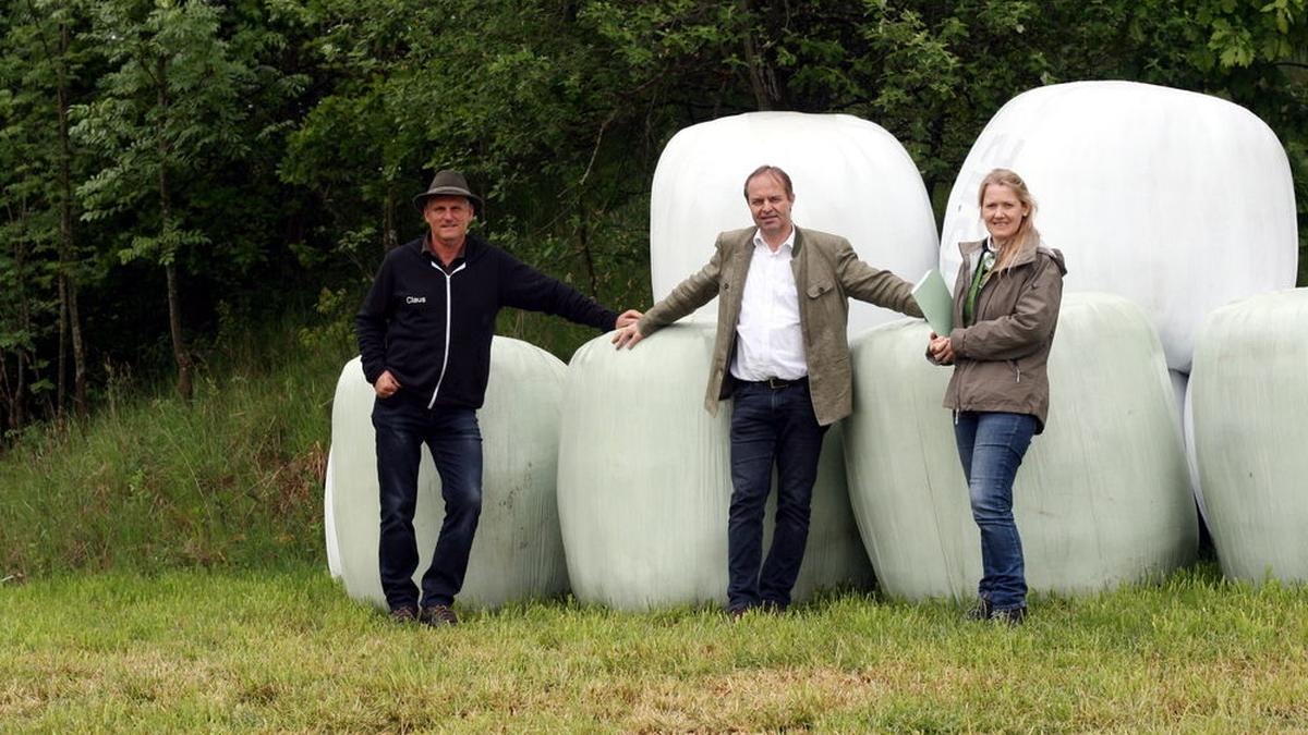 Landwirt Claus Jessenitschnig, hier mit Mößler und Fradler (von links), ist einer von tausenden betroffenen Bauern