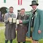Marc Landl, Bürgermeister von Wald am Schpoberpass, Kurt Wallner, Bürgermeister der Stadt Leoben, und Christian Wachter vulgo Waldbauer, Großbauern der Oberlandler
