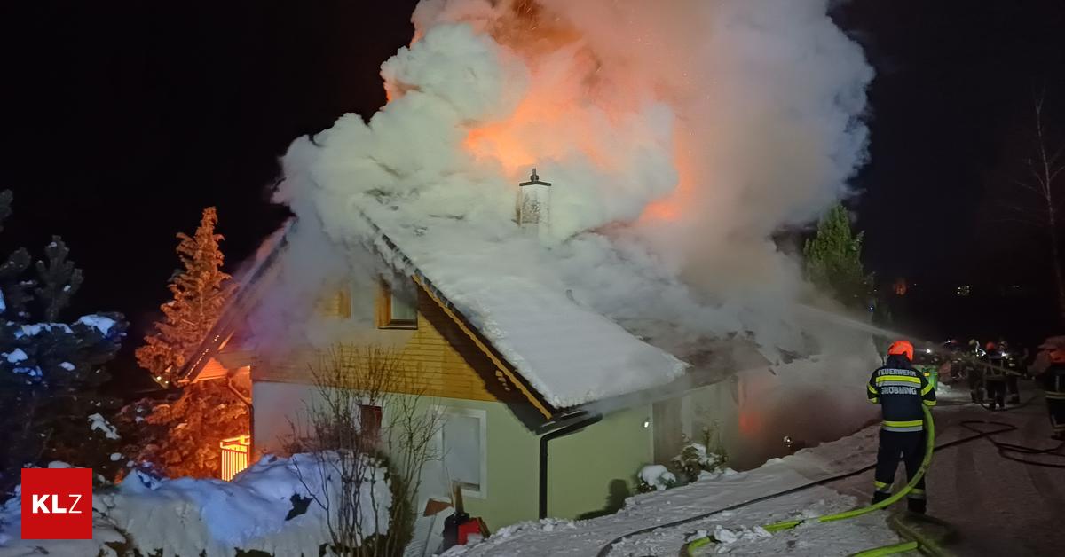 Wohnhausbrand-in-Gr-bming-Hauseigent-mer-mit-brennender-Kleidung-vom-Balkon-gerettet