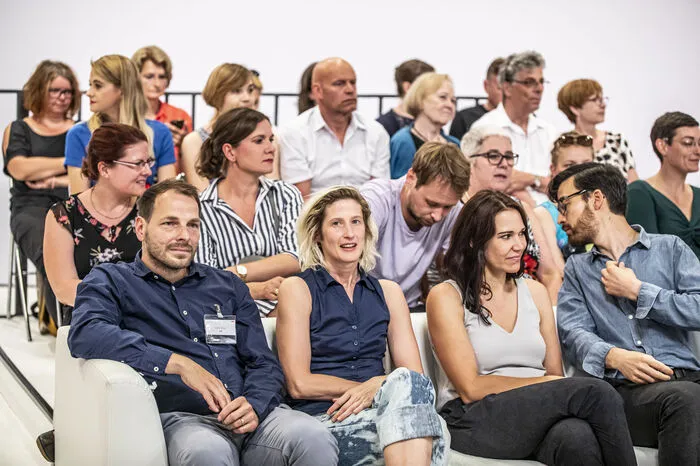Das Publikum hörte konzentriert zu - darunter auch die Autoren, die heuer im Wettbewerb antreten.