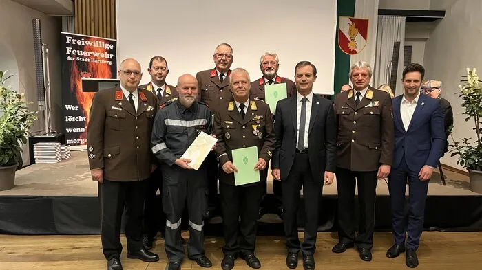 Ehrungen für verdiente Mitglieder der Freiwilligen Feuerwehr Hartberg.
