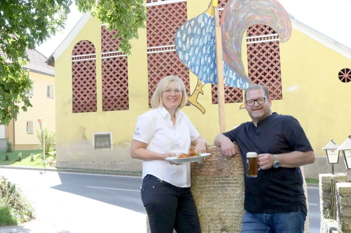 Auch nach dem dazu passenden Hendlwein und dem süffigen Hendlbier herrschte große Nachfrage. 