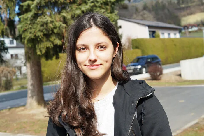 Djellza Ismaili, 17 Jahre, Wolfsberg: Als Schülerin der HAK sieht Djellza Potenzial im Ausbau des sportlichen Bereiches. „Ich freue mich auf das Kino. Aber wir brauchen mehr Freizeit- und Sportmöglichkeiten, wo Jugendliche ihre Sportart finden können. Auch ein Hallenbad wäre toll. Des Weiteren sollten die Eintrittspreise im Stadionbad wieder reduziert werden.“