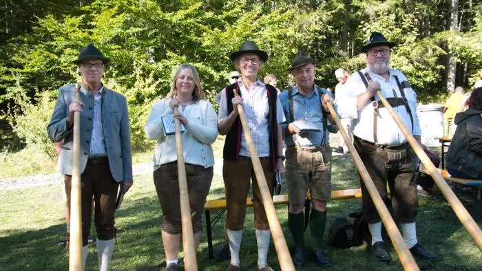 Zahlreiche Musikgruppen, die sich der traditionellen Volksmusik verschrieben haben, brachten beim 26. Weisen- und Echobläsertreffen die Umgebung des Leopoldsteinersees zum Klingen.