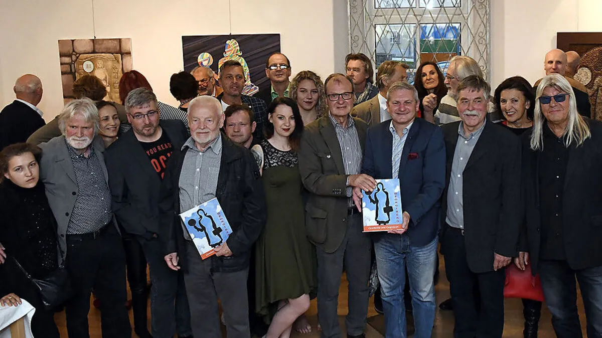 Gleich 28 Künstler stellen in der Galerie K aus, um die Spiegelhalterin zu ehren