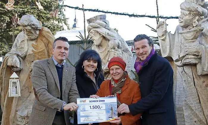 FPÖ-Chef Gernot Darmann, FPÖ Bezirksgeschäftsführerin Birgit Zemasch, Susanne Koschier und Stadtrat Wolfgang Germ (von links)