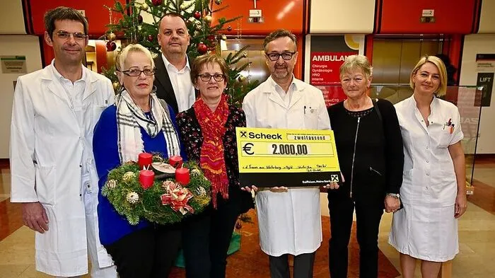 Seit 15 Jahren spenden die Adventkranz-Damen aus Wörterberg, Bezirk Güssing, den Erlös des Verkaufs von Adventkränzen an die Onkologie