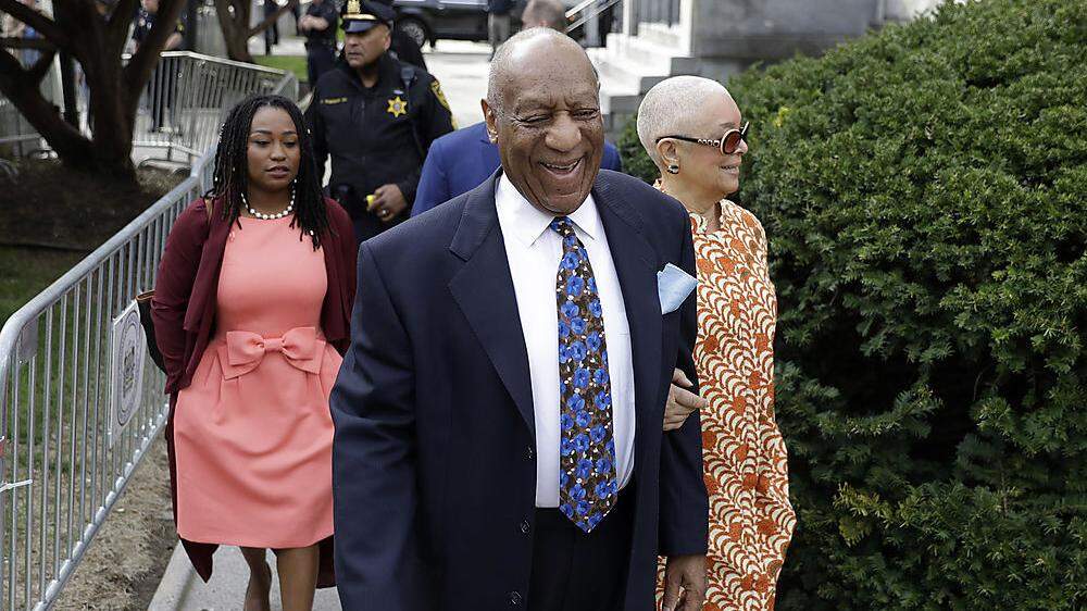 Bill Cosby und seine Frau treffen beim Gericht ein 