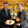 Gerhard Winkler und Franziska Moser-Winkler mit Beef Tartare und Cocktail