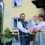 Michael und Kerstin Pretterhofer mit ihren Söhnen Josef (2 Jahre) und Leopold (7 Monate)