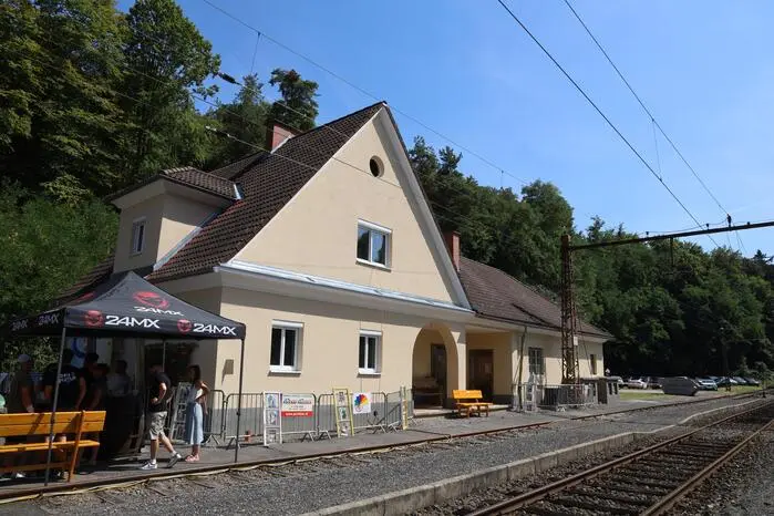Die Bahnhoffassade von Gnas konnte bereits saniert werden.