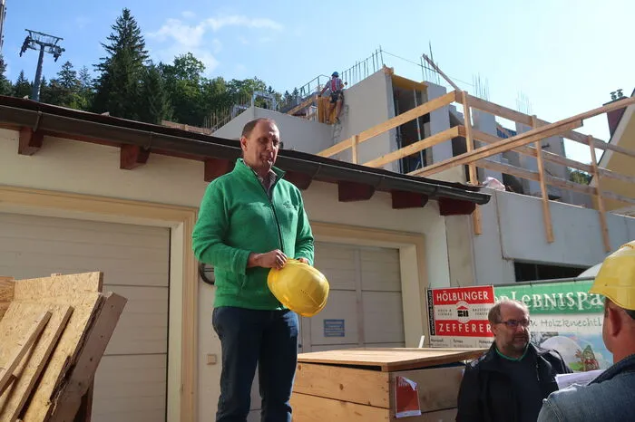 Am 7. Dezember soll die Eröffnung erfolgen, nun lud Johann Kleinhofer - exakt zur Halbtzeit - zu einer Besichtigung.