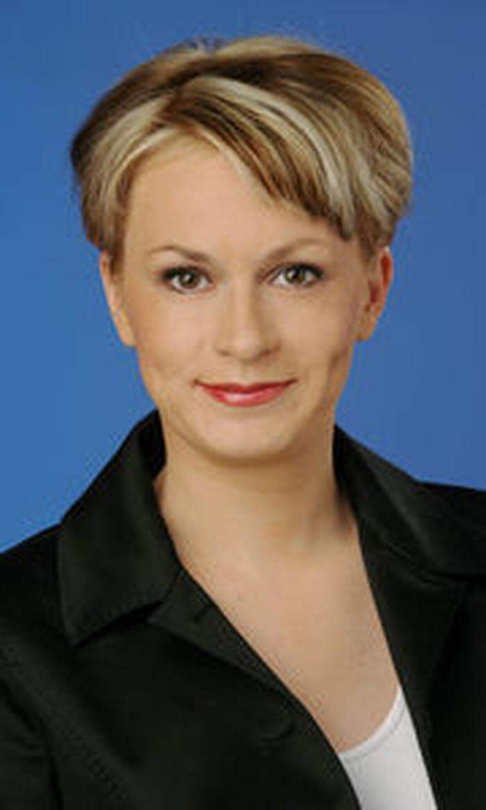 2010 folgte sie  Marie-Claire Zimmermann als ZIB 2-Moderatorin nach.