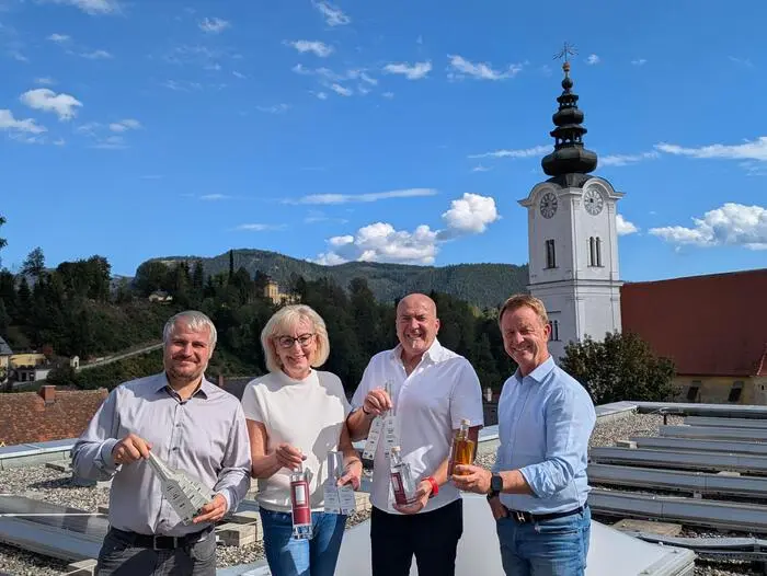 Trofaiacher Edelbrenner Stefan Brandtner, Sabine und Kurt Reichl und Bürgermeister Mario Abl nach der Schnapsbrenner-Olympiade 2026
