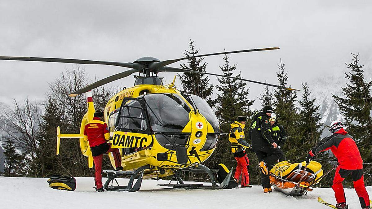 Hubschrauber im Pisteneinsatz