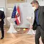 ABD0068_20210412 - WIEN - ÖSTERREICH: (v.l.) Organisator Herwig Straka, ÖTV-Präsident Magnus Brunner und Vizekanzler Werner Kogler (G) im Rahmen der Online-PK "Update zum Davis Cup" am Montag, 12. April 2021, in Wien. - FOTO: APA/ROLAND SCHLAGER