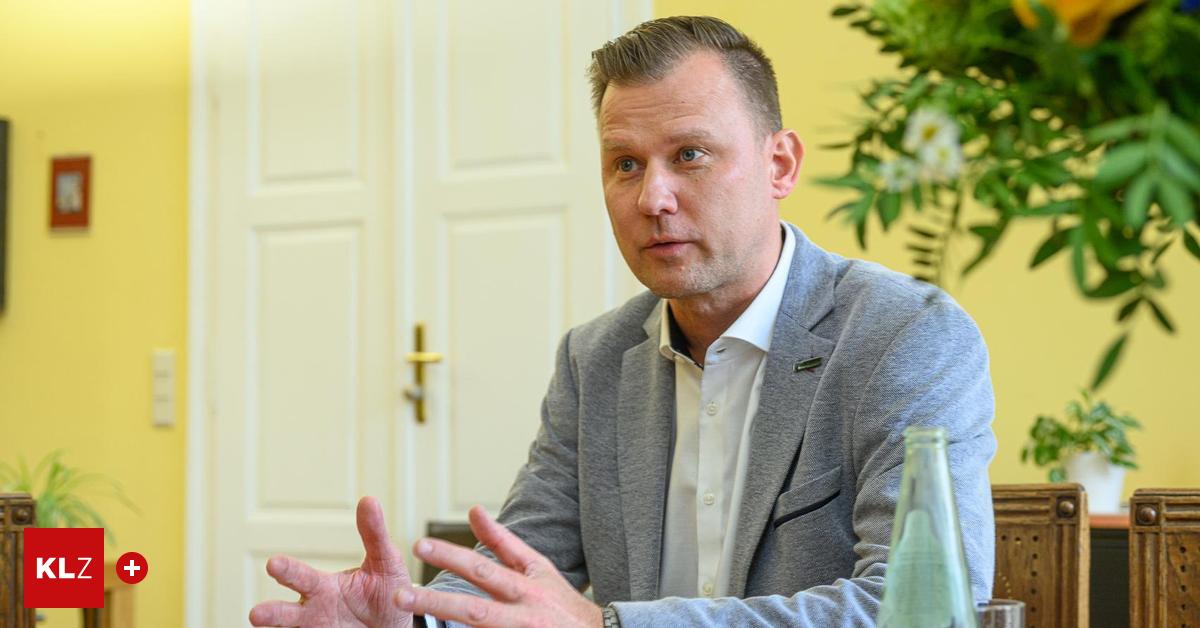 Leibnitz-FP-B-rgermeister-zog-Vorwort-zu-Migrationsbuch-zur-ck