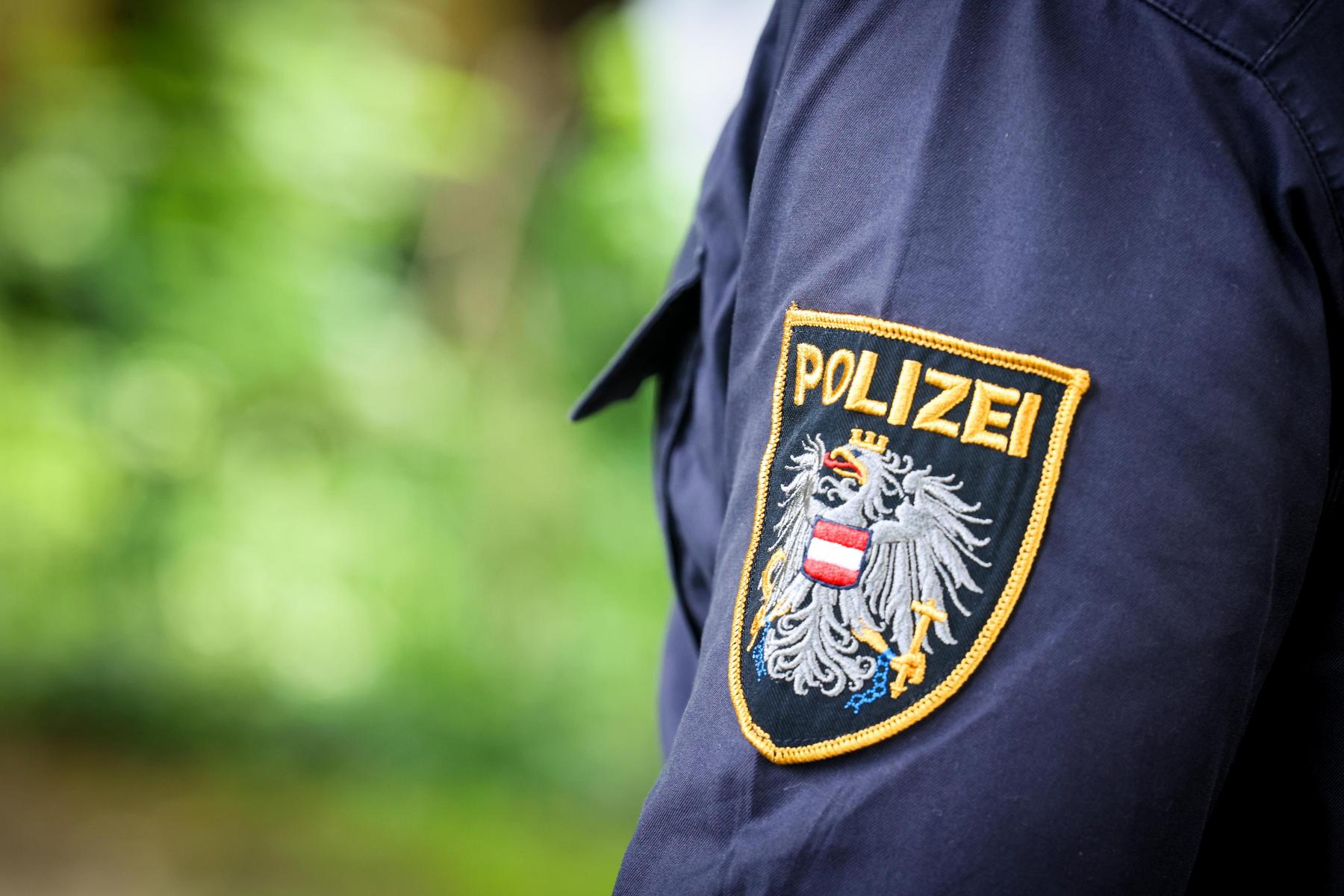 Kärntner baut Unfall - erst kam Freundin, dann die Polizei