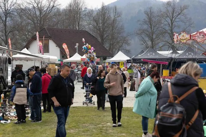 Auf einer Fläche von rund 25.000 Quadratmetern reiht sich Stand an Stand.
