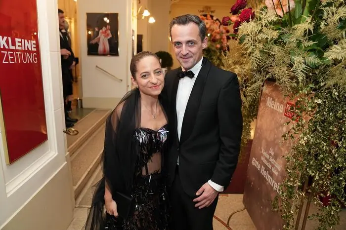 Kabarettistin und „Dancing Star 2021“ Caroline Athanasiadis mit ihrem Mann Georg Wilflinger