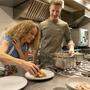 Sandra Pires beim Kochen mit Roman Pichler