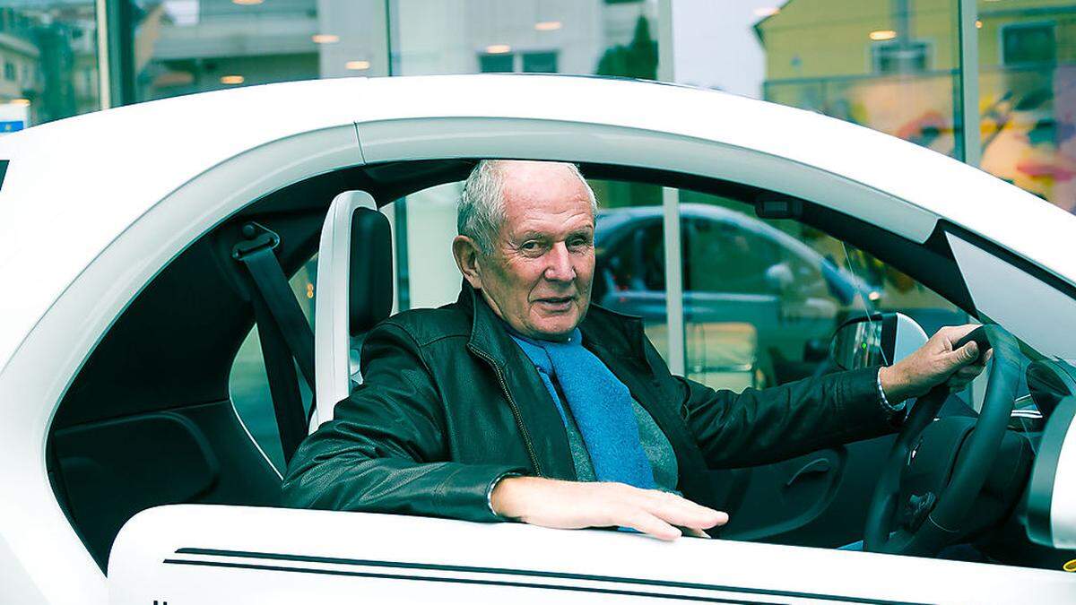 Helmut Marko und sein Renault Twizy