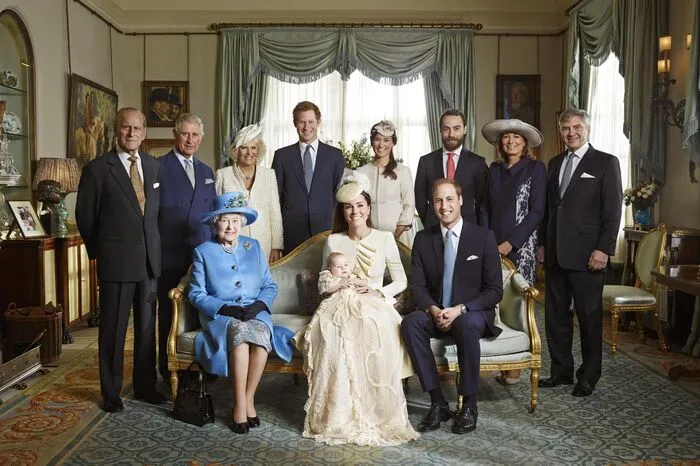 Die Middletons kamen durch die Hochzeit von Catherine mit Prinz William zu royalen Ehren: Hier ein Familienfoto bei der Taufe von Prinz George.