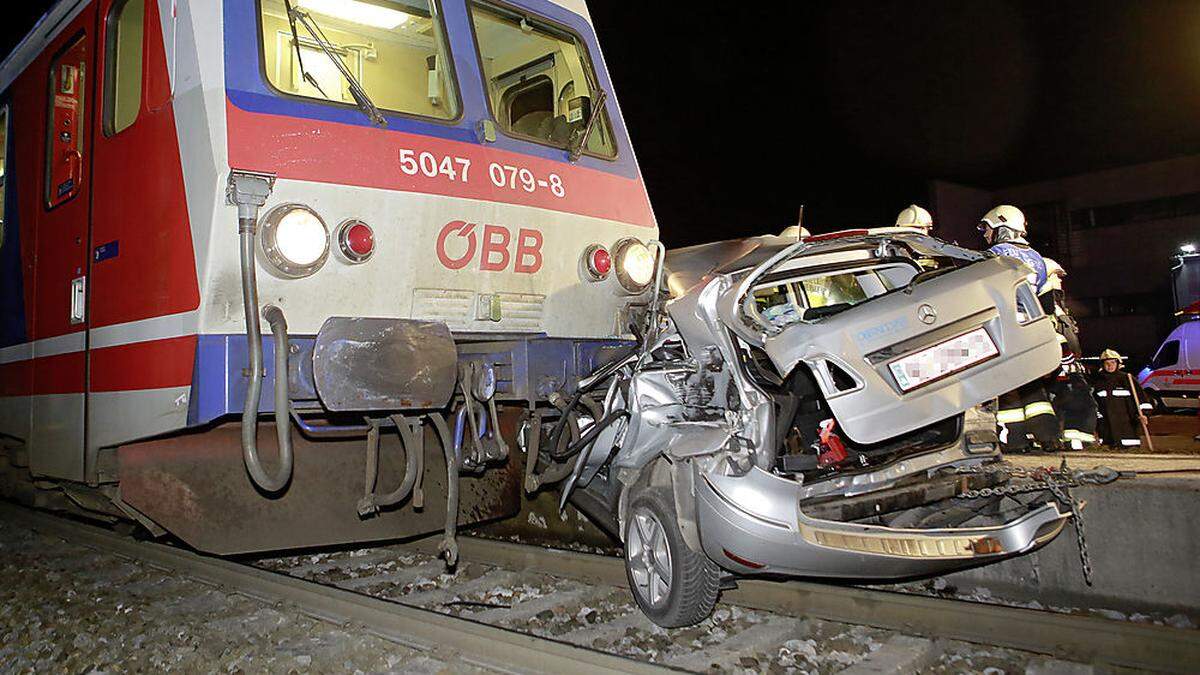 Das Auto wurde 50 Meter mitgeschleift