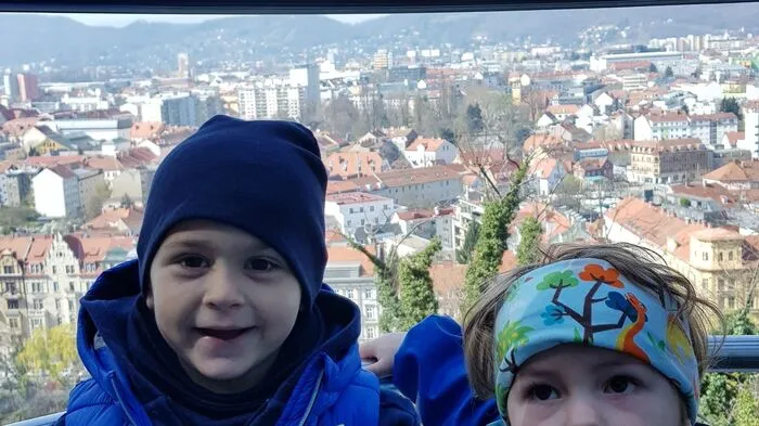 Antonio und Emanuel Paul in der Schloßbergbahn