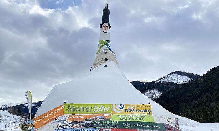 Heimat des Megaschneemanns. Mit 38 Meter Höhe hat „Riesi“ es bis ins Guinnessbuch der Weltrekorde geschafft