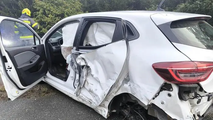Insgesamt drei Fahrzeuge waren in die Kollision involviert