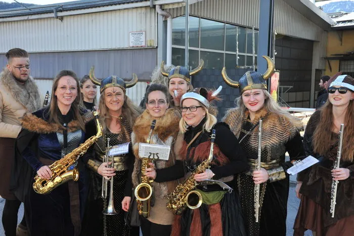 Herrliches Wetter und viel Spaß sah man beim Liezener Faschingsumzug Musik aus Weißenbach
