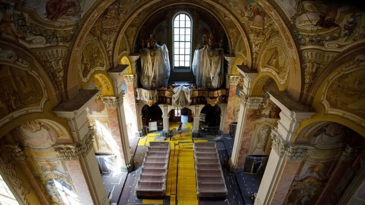 Seit Juni wird das Kircheninnere renoviert