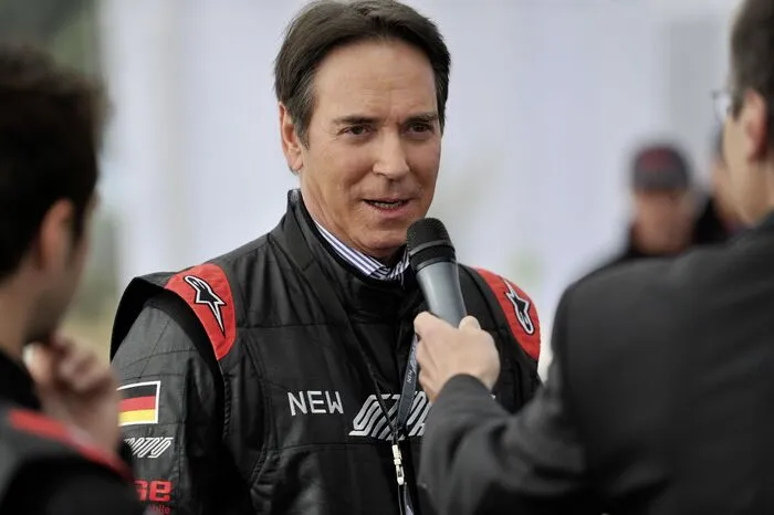 Hinter dem Projekt steht der vermögende Deutsche Industrielle Michael Stoschek, der schon 2010 einen von Pininfarina gebauten Prototyp gezeigt hatte, dem aber Ferrari in letzter Sekunde die Fertigung verweigerte.