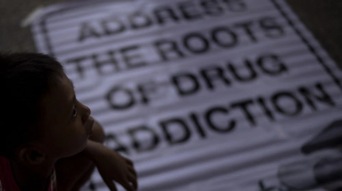Der philippinische Präsident Rodrigo Duterte führt einen brutalen Antidrogenkampf. Wehrlose Menschen fallen ihm ebenso zum Opfer wie auch Menschen, die tatsächlich mit Drogen handeln.