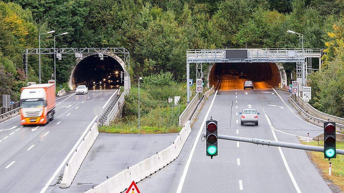 Tagsüber sind die Tunnel an der Nordumfahrung geöffnet. Nachts werden Reinigungs- und Wartungsarbeiten durchgeführt (Archivfoto)