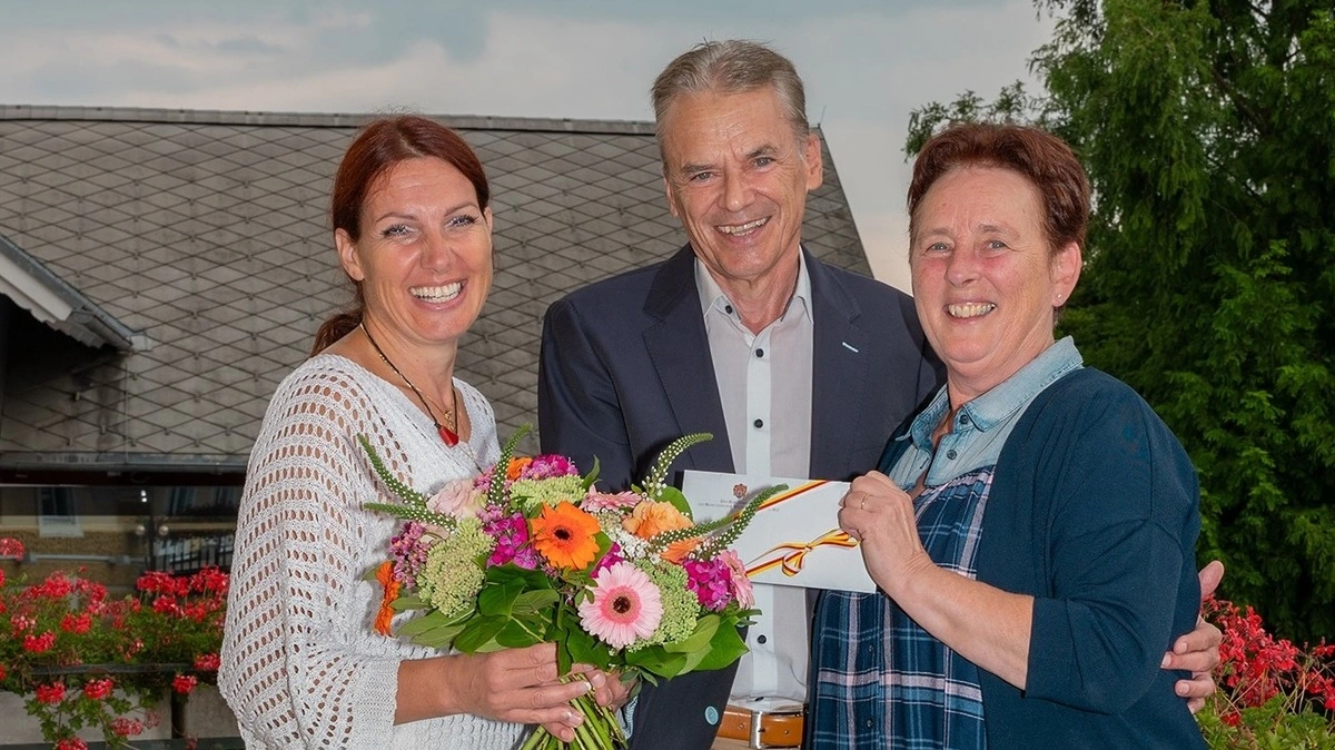 Bgm. Vouk verabschiedet Sabine Dietrich und heißt Sonja Mack willkommen